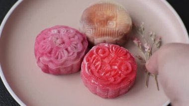 Çin ay çöreği, pirinç hamuru ve meyve dolgulu Asya tatlı tatlısıdır. Tasarımınız için arka plan olarak Asya ay pastası