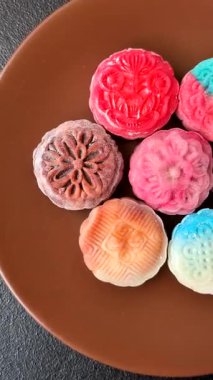 Çin ay çöreği, pirinç hamuru ve meyve dolgulu Asya tatlı tatlısıdır. Tasarımınız için arka plan olarak Asya ay pastası