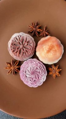 Çin ay çöreği, pirinç hamuru ve meyve dolgulu Asya tatlı tatlısıdır. Tasarımınız için arka plan olarak Asya ay pastası