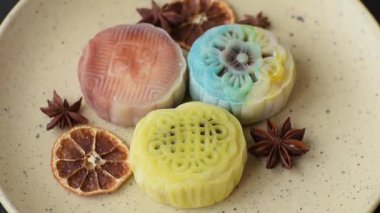 Çin ay çöreği, pirinç hamuru ve meyve dolgulu Asya tatlı tatlısıdır. Tasarımınız için arka plan olarak Asya ay pastası