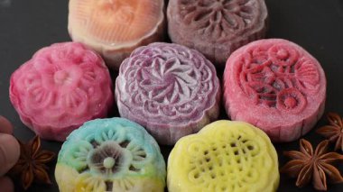 Çin ay çöreği, pirinç hamuru ve meyve dolgulu Asya tatlı tatlısıdır. Tasarımınız için arka plan olarak Asya ay pastası