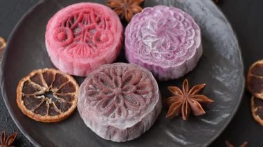 Çin ay çöreği, pirinç hamuru ve meyve dolgulu Asya tatlı tatlısıdır. Tasarımınız için arka plan olarak Asya ay pastası