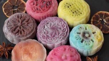 Çin ay çöreği, pirinç hamuru ve meyve dolgulu Asya tatlı tatlısıdır. Tasarımınız için arka plan olarak Asya ay pastası