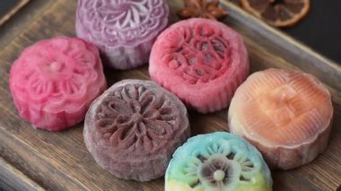 Çin ay çöreği, pirinç hamuru ve meyve dolgulu Asya tatlı tatlısıdır. Tasarımınız için arka plan olarak Asya ay pastası