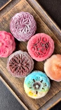 Çin ay çöreği, pirinç hamuru ve meyve dolgulu Asya tatlı tatlısıdır. Tasarımınız için arka plan olarak Asya ay pastası