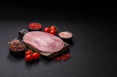 Sandviç için dilimlenmiş jambon, et, domuz ya da hindi sosisi. Jambon dilimleri, yemek, tasarımınız için arka plan