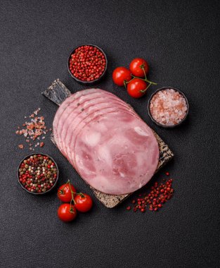 Sandviç için dilimlenmiş jambon, et, domuz ya da hindi sosisi. Jambon dilimleri, yemek, tasarımınız için arka plan