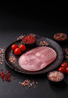 Sandviç için dilimlenmiş jambon, et, domuz ya da hindi sosisi. Jambon dilimleri, yemek, tasarımınız için arka plan