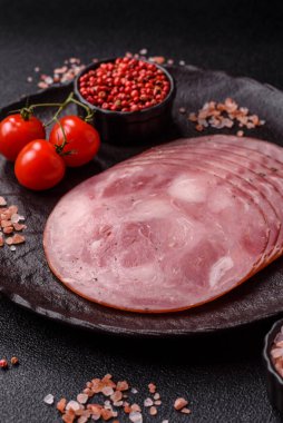 Sandviç için dilimlenmiş jambon, et, domuz ya da hindi sosisi. Jambon dilimleri, yemek, tasarımınız için arka plan