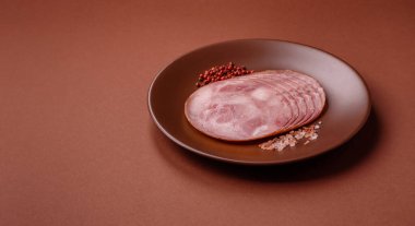 Sandviç için dilimlenmiş jambon, et, domuz ya da hindi sosisi. Jambon dilimleri, yemek, tasarımınız için arka plan