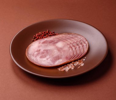 Sandviç için dilimlenmiş jambon, et, domuz ya da hindi sosisi. Jambon dilimleri, yemek, tasarımınız için arka plan