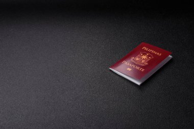 Seyahat etmek, uçmak ve iş yapmak için Filipinler pasaportu. Filipinler belgesi, sınırı geçmek için kimlik