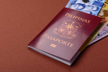 Seyahat etmek, uçmak ve iş yapmak için Filipinler pasaportu. Filipinler belgesi, sınırı geçmek için kimlik