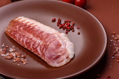 Sandviç için dilimlenmiş jambon, et, domuz ya da hindi sosisi. Jambon dilimleri, yemek, tasarımınız için arka plan