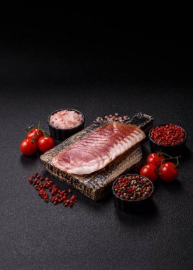 Sandviç için dilimlenmiş jambon, et, domuz ya da hindi sosisi. Jambon dilimleri, yemek, tasarımınız için arka plan