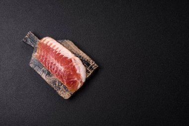 Sandviç için dilimlenmiş jambon, et, domuz ya da hindi sosisi. Jambon dilimleri, yemek, tasarımınız için arka plan