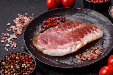 Sandviç için dilimlenmiş jambon, et, domuz ya da hindi sosisi. Jambon dilimleri, yemek, tasarımınız için arka plan