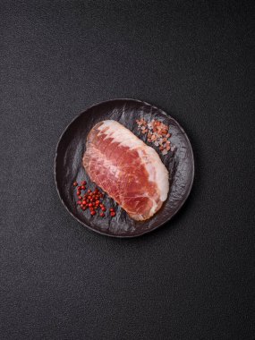 Sandviç için dilimlenmiş jambon, et, domuz ya da hindi sosisi. Jambon dilimleri, yemek, tasarımınız için arka plan