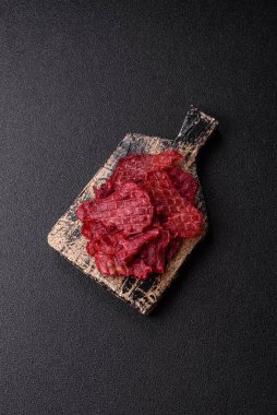 Kurutulmuş tavuk ve vişneli atıştırmalıklar. Bira ya da evcil hayvanlarınız için kurutulmuş, kurutulmuş atıştırmalıklar.