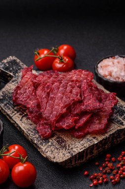 Kurutulmuş tavuk ve vişneli atıştırmalıklar. Bira ya da evcil hayvanlarınız için kurutulmuş, kurutulmuş atıştırmalıklar.