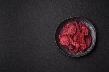 Kurutulmuş tavuk ve vişneli atıştırmalıklar. Bira ya da evcil hayvanlarınız için kurutulmuş, kurutulmuş atıştırmalıklar.