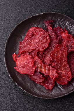 Kurutulmuş tavuk ve vişneli atıştırmalıklar. Bira ya da evcil hayvanlarınız için kurutulmuş, kurutulmuş atıştırmalıklar.