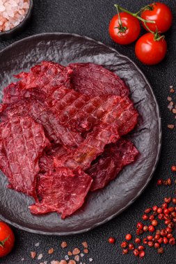 Kurutulmuş tavuk ve vişneli atıştırmalıklar. Bira ya da evcil hayvanlarınız için kurutulmuş, kurutulmuş atıştırmalıklar.