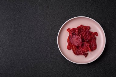 Kurutulmuş tavuk ve vişneli atıştırmalıklar. Bira ya da evcil hayvanlarınız için kurutulmuş, kurutulmuş atıştırmalıklar.