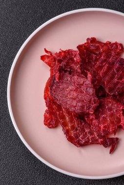 Kurutulmuş tavuk ve vişneli atıştırmalıklar. Bira ya da evcil hayvanlarınız için kurutulmuş, kurutulmuş atıştırmalıklar.