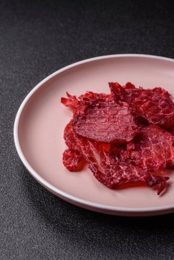 Kurutulmuş tavuk ve vişneli atıştırmalıklar. Bira ya da evcil hayvanlarınız için kurutulmuş, kurutulmuş atıştırmalıklar.