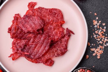 Kurutulmuş tavuk ve vişneli atıştırmalıklar. Bira ya da evcil hayvanlarınız için kurutulmuş, kurutulmuş atıştırmalıklar.