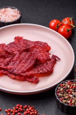 Kurutulmuş tavuk ve vişneli atıştırmalıklar. Bira ya da evcil hayvanlarınız için kurutulmuş, kurutulmuş atıştırmalıklar.