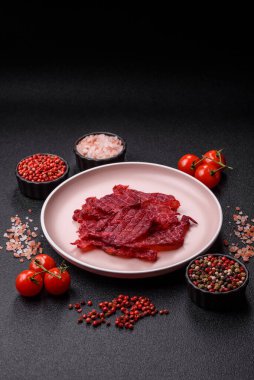 Kurutulmuş tavuk ve vişneli atıştırmalıklar. Bira ya da evcil hayvanlarınız için kurutulmuş, kurutulmuş atıştırmalıklar.