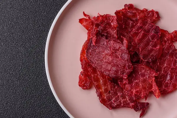 Kurutulmuş tavuk ve vişneli atıştırmalıklar. Bira ya da evcil hayvanlarınız için kurutulmuş, kurutulmuş atıştırmalıklar.