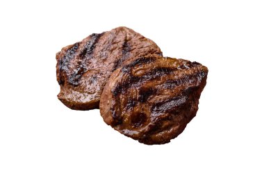 Tuz ve biberli ızgara biftek eti. Biftek ızgarada ızgara. Tasarımın için arka plan olarak.