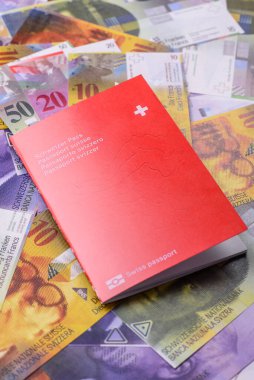 Seyahat etmek, uçmak ve iş yapmak için İsviçre pasaportu. İsviçre belgesi, sınırı geçmek için kimlik