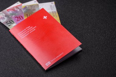 Seyahat etmek, uçmak ve iş yapmak için İsviçre pasaportu. İsviçre belgesi, sınırı geçmek için kimlik
