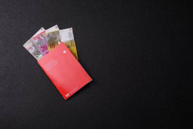 Seyahat etmek, uçmak ve iş yapmak için İsviçre pasaportu. İsviçre belgesi, sınırı geçmek için kimlik
