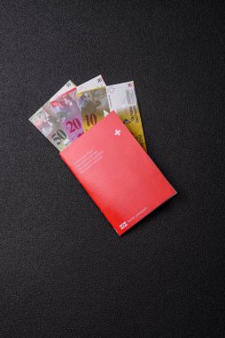 Seyahat etmek, uçmak ve iş yapmak için İsviçre pasaportu. İsviçre belgesi, sınırı geçmek için kimlik