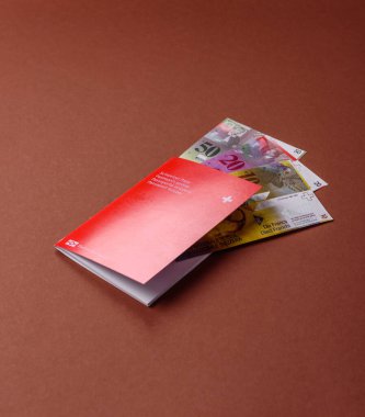 Seyahat etmek, uçmak ve iş yapmak için İsviçre pasaportu. İsviçre belgesi, sınırı geçmek için kimlik