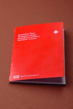 Seyahat etmek, uçmak ve iş yapmak için İsviçre pasaportu. İsviçre belgesi, sınırı geçmek için kimlik