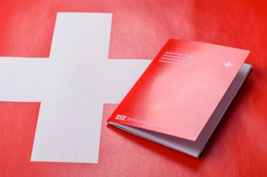 Seyahat etmek, uçmak ve iş yapmak için İsviçre pasaportu. İsviçre belgesi, sınırı geçmek için kimlik