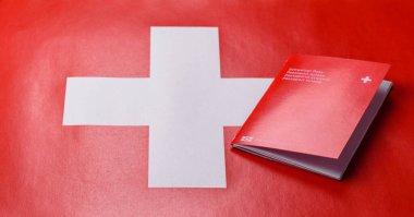 Seyahat etmek, uçmak ve iş yapmak için İsviçre pasaportu. İsviçre belgesi, sınırı geçmek için kimlik