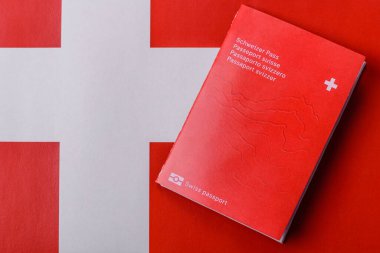 Seyahat etmek, uçmak ve iş yapmak için İsviçre pasaportu. İsviçre belgesi, sınırı geçmek için kimlik