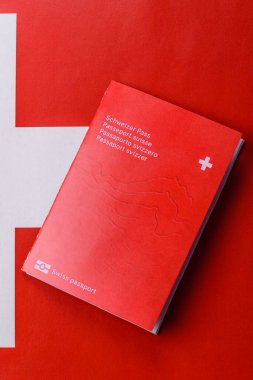 Seyahat etmek, uçmak ve iş yapmak için İsviçre pasaportu. İsviçre belgesi, sınırı geçmek için kimlik