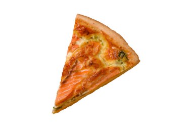 Kiş, somon turtası, brokoli, peynir. Balık ve sebzeli kiş tart, peynir, tuz ve baharat, sağlıklı yiyecekler.