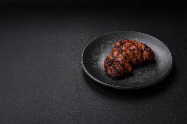 Et, sulu biftek, öğle yemeği için mükemmel pişirilmiş. Izgara biftek, doyurucu bir yemek için et.