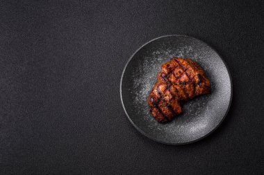 Et, sulu biftek, öğle yemeği için mükemmel pişirilmiş. Izgara biftek, doyurucu bir yemek için et.