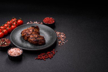 Et, sulu biftek, öğle yemeği için mükemmel pişirilmiş. Izgara biftek, doyurucu bir yemek için et.