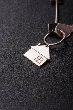 Anahtarlar, gayrimenkul, kendi evin ya da iş yerin ipotekle alınmış. Mülkiyet ve kapının anahtarları.